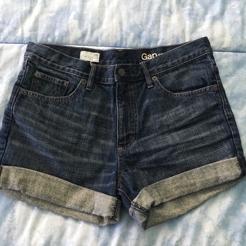 GAP sexy boyfriend shorts!